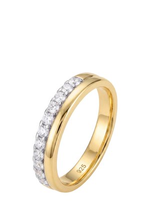 Goldring mit einer Reihe klarer runder Edelsteine, die entlang des Ringsatzes eingearbeitet sind, und "925" innen im Ring eingraviert.
