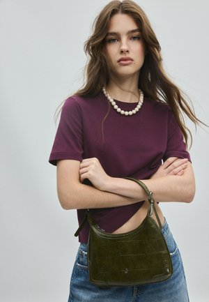 Stradivarius, MOCK CROC MINI CHAIN SHOULDER BAG - Sac à main - khaki