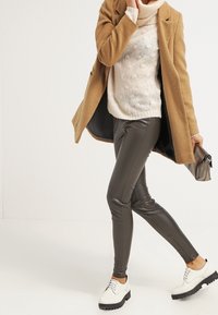 VILA Stickad tröja - beige