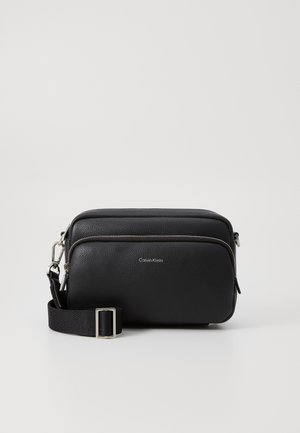 RAISED CAMERA BAG - Geantă crossbody - black