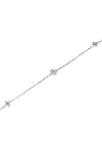 Silver chain bracelet featuring alternating star-shaped and flower-shaped links, with a smooth and shiny surface finish.