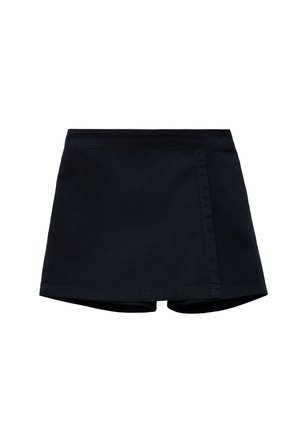 Mini falda negra con una cintura ajustada, hecha de una tela suave, que presenta un diseño frontal plano y dos costuras laterales.