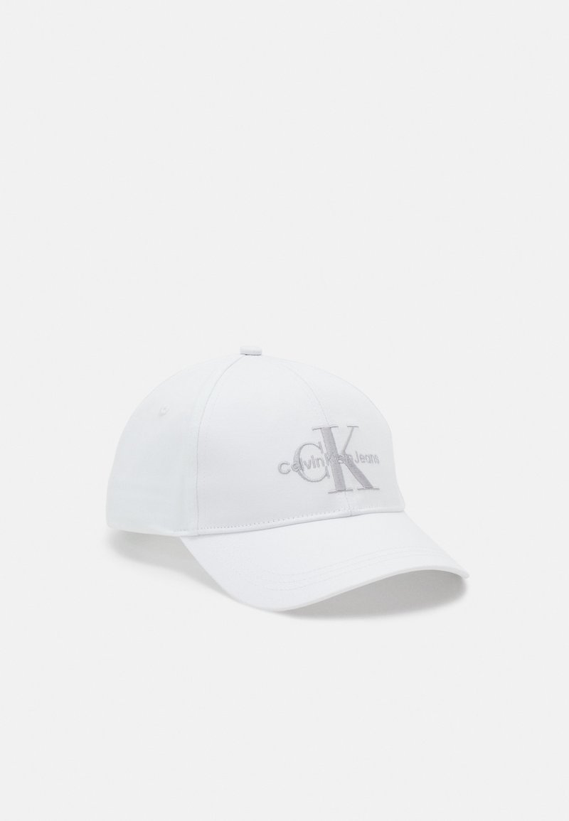 Casquette de baseball blanche Calvin Klein avec visière incurvée et logo gris brodé sur le panneau avant.