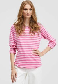 Langärmliges Oberteil in pink und hellpink mit horizontalen Streifen. Hergestellt aus weichem Stoff mit lockerem Schnitt und aufgeschlagenen Bündchen.