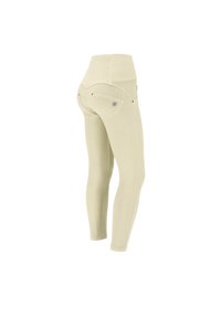 Leggings beige chiaro con una vita alta, vestibilità slim e due tasche posteriori. Presentano cuciture sottili e un piccolo logo in metallo.