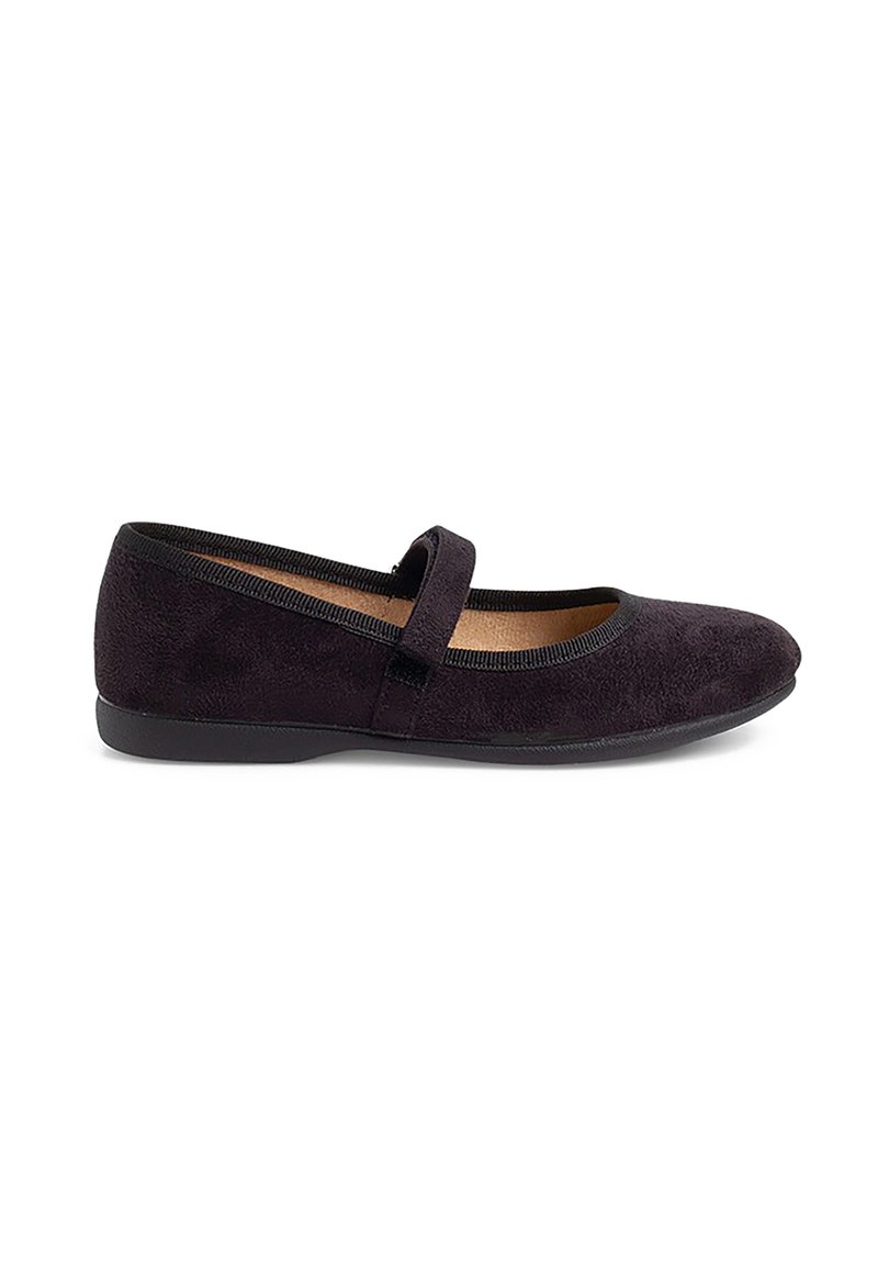 Mocasini negri din suede cu vârf rotund, curea ajustabilă peste glezna piciorului și margine elastică în jurul deschiderii. Talpă plată.