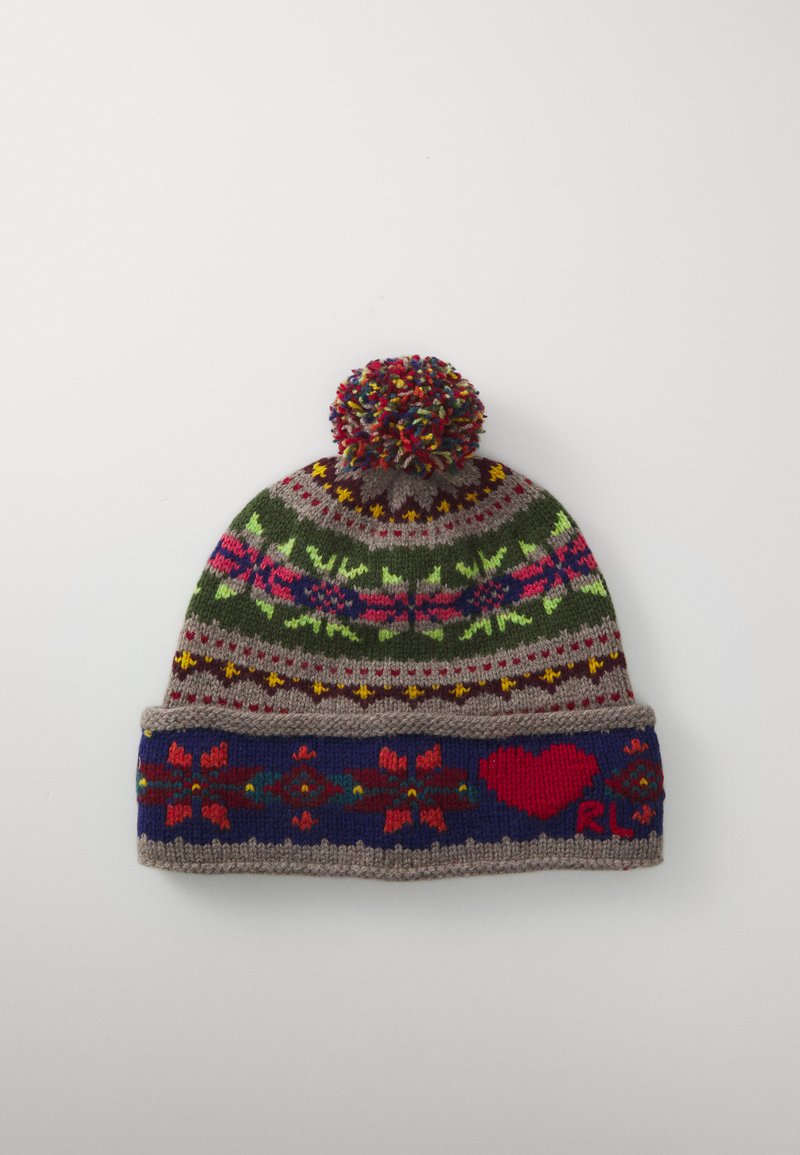 Kötött sapka színes pom-pommal, mintás tetejével zöld, piros és sárga színekben, kék szalaggal, virágmintákkal és "I ❤️ RL" részlettel.