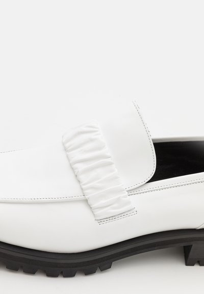 Elleme CHOUCHOU SQUARE LOAFER - Παπούτσια χωρίς κορδόνια - white