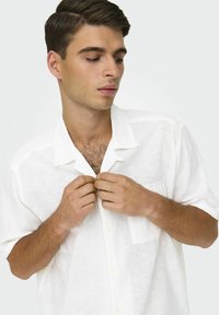 Only & Sons ONSCAIDEN LIFE RELAX RESORT - Camicia - white