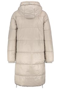 Manteau matelassé beige avec capuche, présentant un design matelassé, une coupe mi-longue et des poignets élastiques, fabriqué en matériau lisse et réfléchissant.