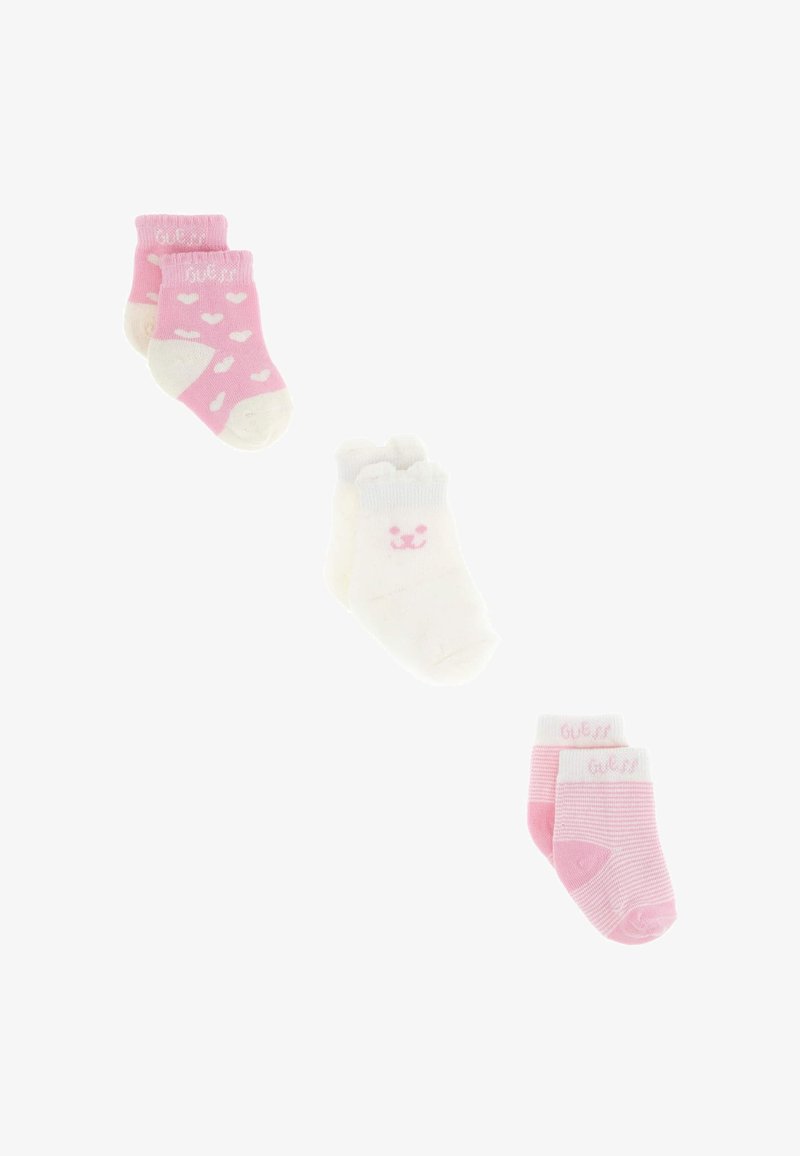 Trzy pary skarpetek dziecięcych: różowe w białe serca, off-white z motywem misia oraz w paski różowe i białe. Materiał mieszanka bawełny, długość do kostki.