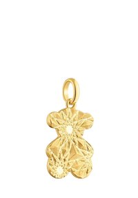 Złota zawieszka w kształcie misia z kwiatową fakturą i wypukłymi detalami. Posiada pętlę do zawieszenia, gładkie i błyszczące wykończenie.