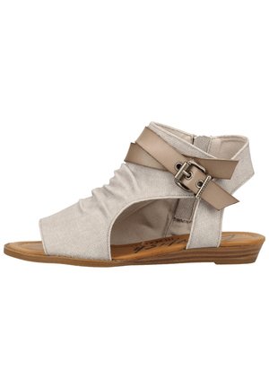 Sandały z cholewką