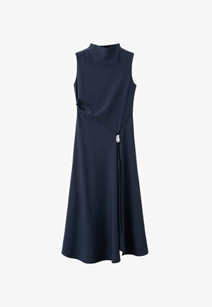 Abito senza maniche blu navy con collo alto, tessuto testurizzato, forma ad A e un accento decorativo in argento in vita.
