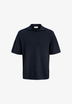 Tengerészkék rövid ujjú galléros póló texturált gofris kötött mintával és puha gallérral, fehér háttéren bemutatva.