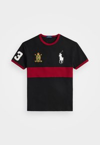 CUSTOM SLIM FIT 20TH ANNIVERSARY T-SHIRT - Tricou cu imprimeu - black/holiday red