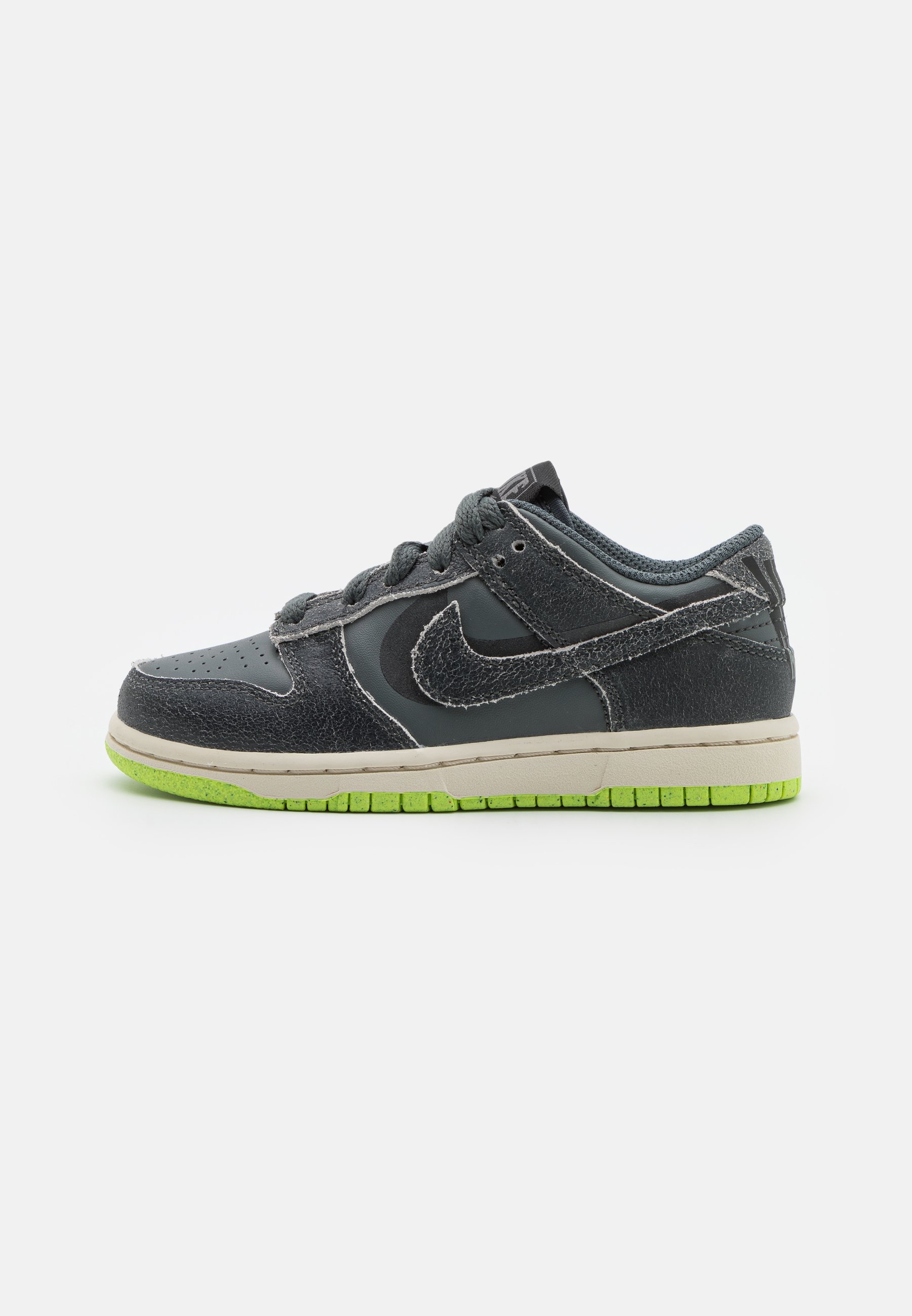 dunk low ghost green