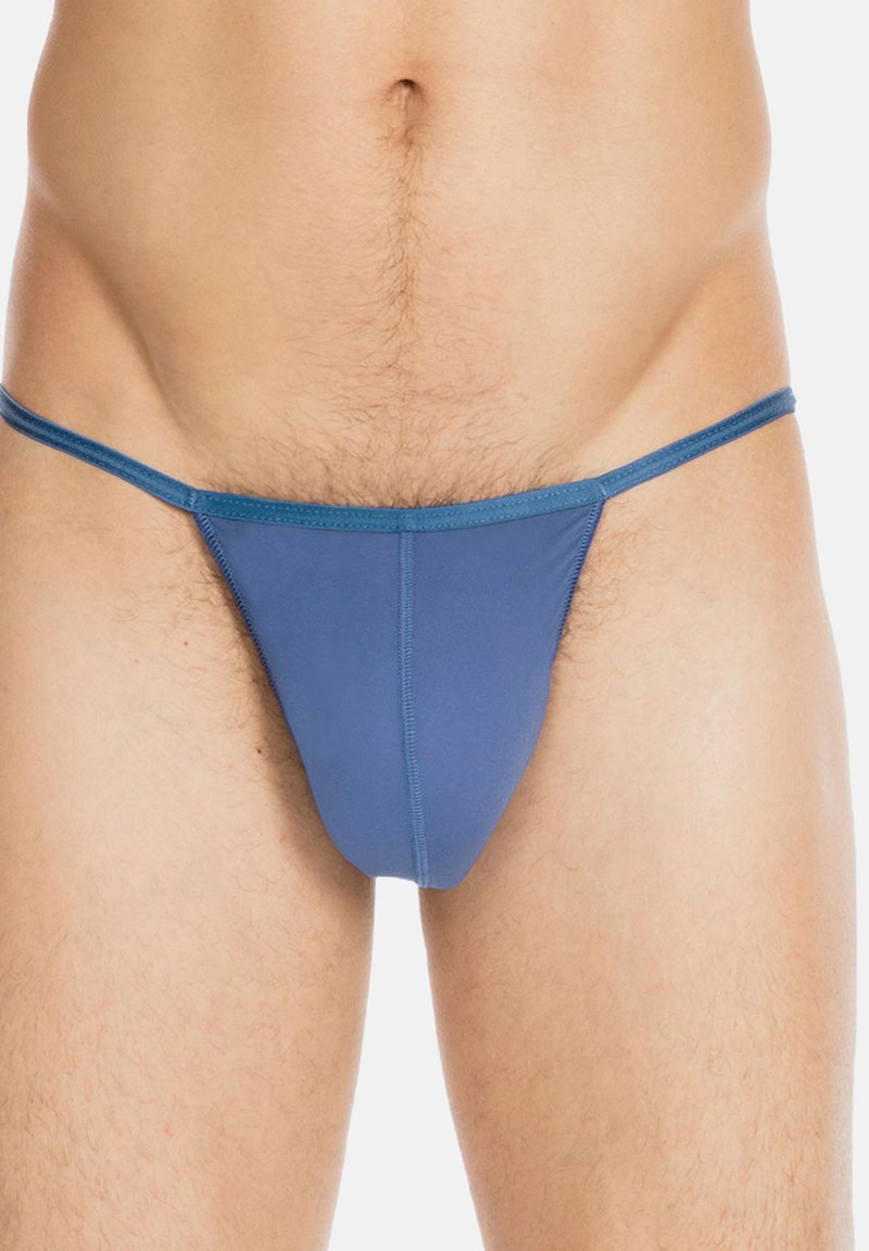 Blaue Tangas aus einem glatten Stoff, mit dünnen Trägern und minimaler Bedeckung, versehen mit kontrastierenden Nahtdetails.