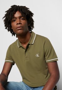 Calvin Klein Jeans TIPPING SLIM - Polo - burnt olive