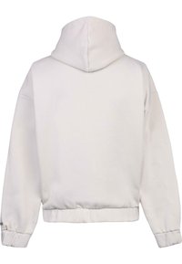 Biała bluza z kapturem o luźnym kroju, z prążkowanymi mankietami i pasem, o gładkiej fakturze i bez widocznych grafik lub wzorów.
