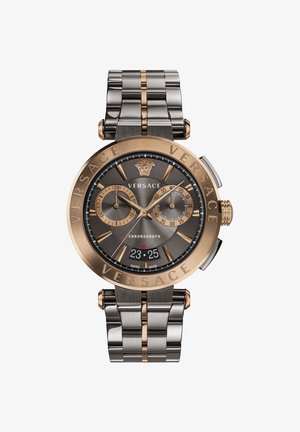 Chronograph-Uhr mit grauem Zifferblatt, bronzenen Akzenten, Armband aus Edelstahl und graviertem Ring. Verfügt über drei Zifferblätter und Datumsanzeige.