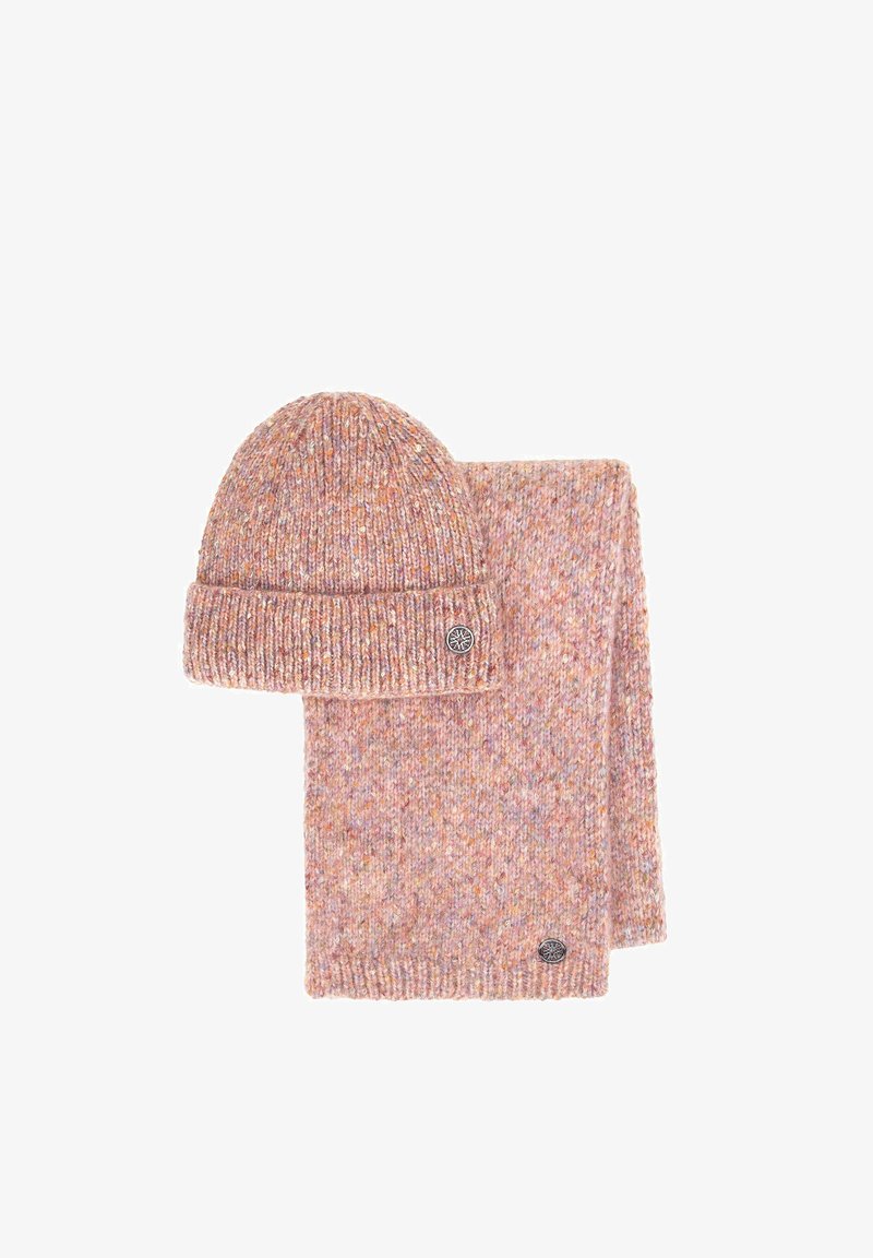 Dziany zestaw zawiera różowo-fioletową czapkę z melanżowej przędzy oraz pasujący szalik, oba z teksturowanym wykończeniem i naszywką z logo na szaliku.