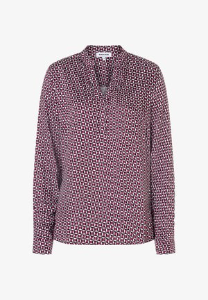 Blouse à manches longues en motif géométrique bordeaux et blanc, avec un col en V et des poignets boutonnés. Fabriquée en tissu léger, texture douce.