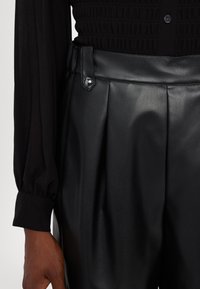 Max Mara Leisure ORTLES - Šortky - nero