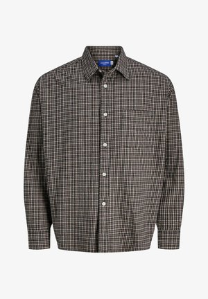 Camisa de manga larga con botones, patrón de cuadros pequeños en marrón y negro, y un bolsillo en el pecho.