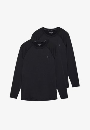 Két hosszú ujjú fekete póló kontrasztos raglán ujjakkal, kerek nyakkivágással és kis logókkal a mellkason.