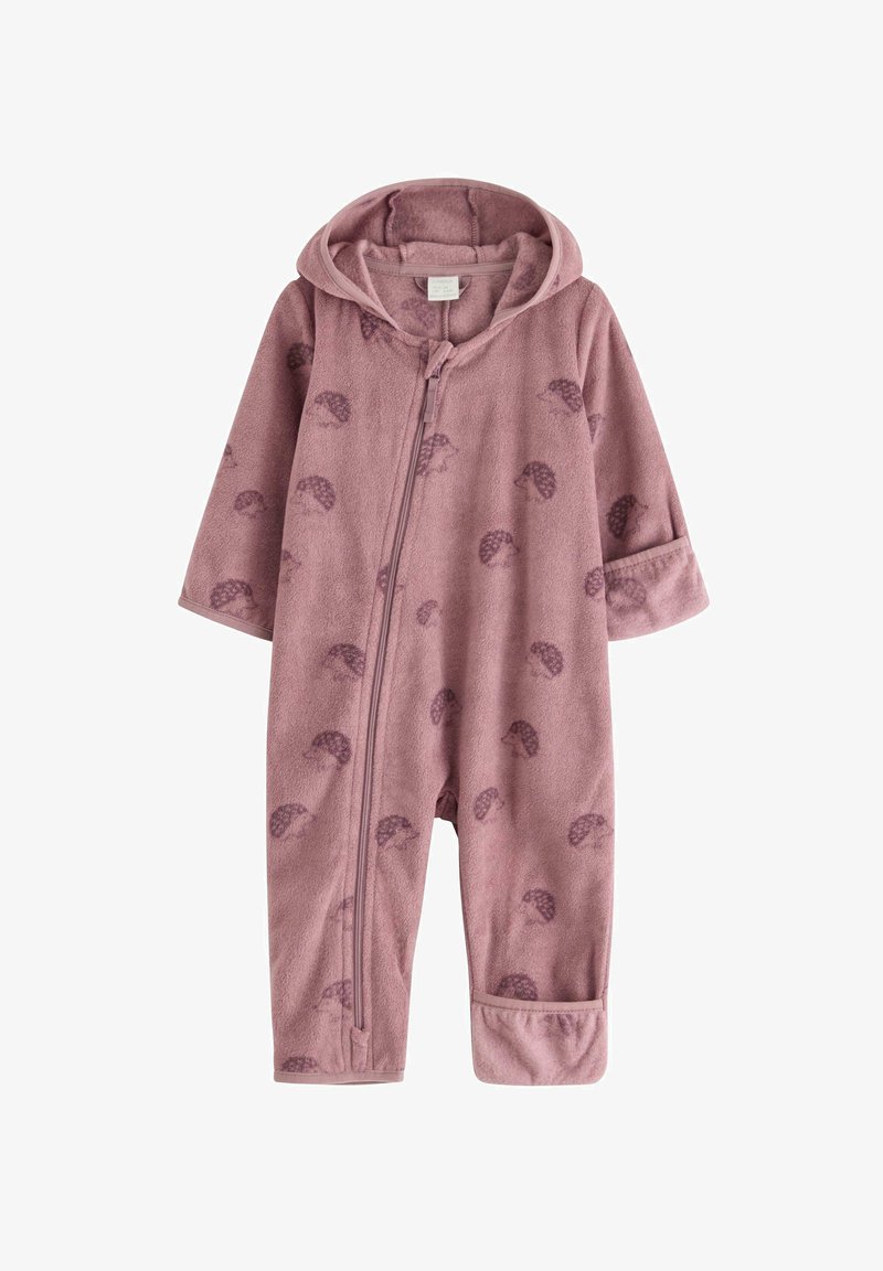 Pluche, roze fleece onesie met een rits aan de voorkant, lange mouwen en een capuchon. Bevat kleine egeltjespatronen overal. Zachte textuur.