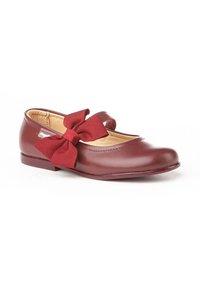 Zapato Mary Jane para niña de cuero burdeos con un gran lazo de tela a juego en el lateral y un forro interior beige.