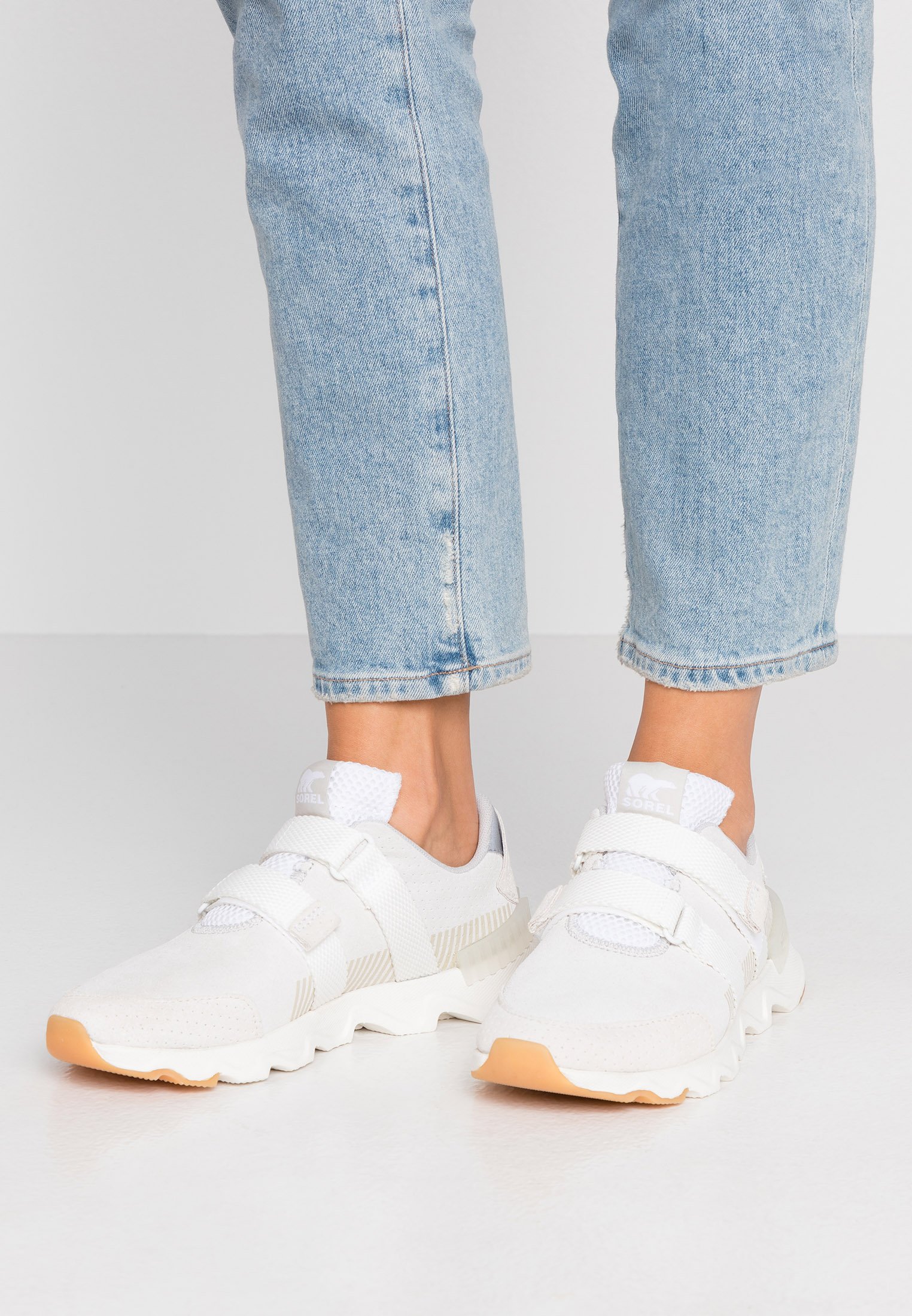 sorel kinetic lite strap sneakers