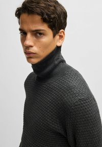 HUGO SMATTOR - Neule - dark grey three