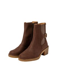 Botas de cuero marrón hasta el tobillo con cremallera lateral, parte superior texturizada, acabado suave, tacón cuadrado y detalle de hebilla en el costado.