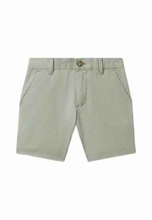 Pantaloni scurți gri deschis, croiți, cu bucle pentru curea, buzunare laterale, nasture frontal și închidere cu fermoar.