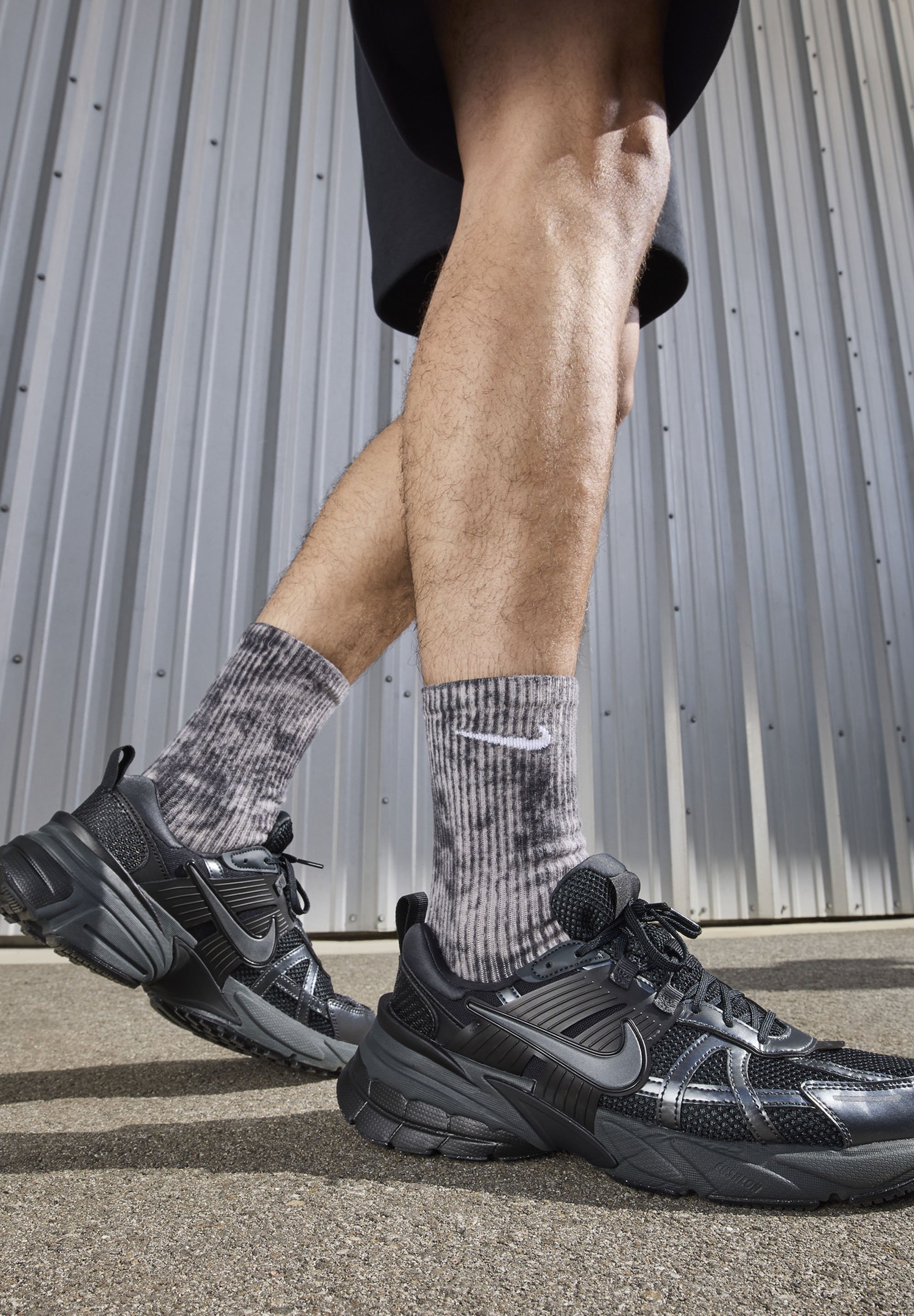 Nike Sportswear V2K RUN - Trainers - black anthracite dark smoke 