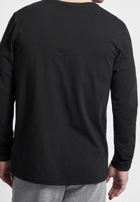 Hummel Longsleeve - black