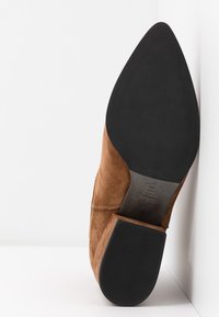 Kennel + Schmenger Botines bajos - cognac