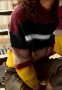 Next Sweter