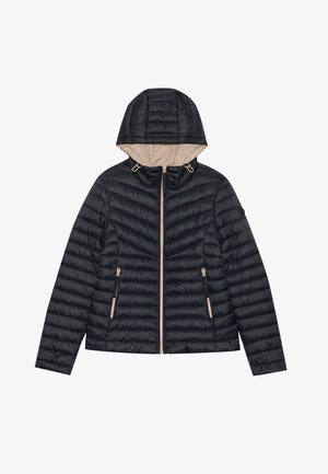 Giacca nera imbottita con cappuccio rimovibile, zip dorata e fodera beige. Caratterizzata da due tasche frontali con zip e texture leggera, trapuntata.