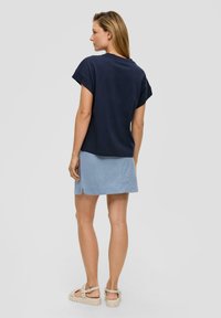 s.Oliver MIT KAPPÄRMELN - T-shirt print - tiefblau