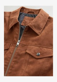 Ausgewählt, tan brown