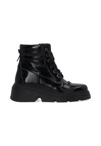 Czarne lakierowane botki za kostkę z sznurowanym przodem, grubą gumową podeszwą i pętelką z tyłu. Posiadają przeszywane akcenty i teksturowane wykończenie.