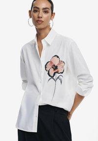 Desigual Nööpidega pluus - white