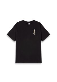 Camiseta de algodón negra, de manga corta, con cuello redondo, presenta un diseño de texto vertical en beige claro en el lado izquierdo.