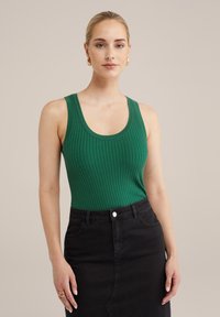 Top - green