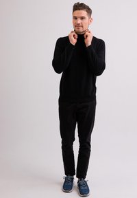 CASH-MERE ROLLKRAGEN  - Stickad tröja - schwarz