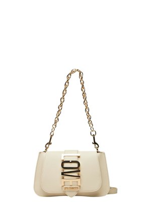 Borsa a mano in pelle beige chiaro con tracolla in catena dorata, caratterizzata da un prominente logo "LOVE" in nero e oro sulla parte anteriore e da una forma strutturata.