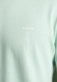 CHASIN' SLASH - Apdrukāts T-krekls - light green